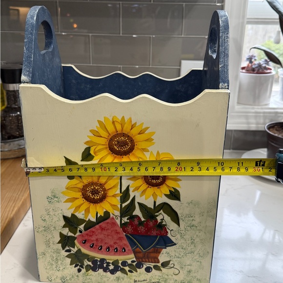 Cute Cottage Core Hand Painted Magazine Rack Holder - Picture 5 of 6